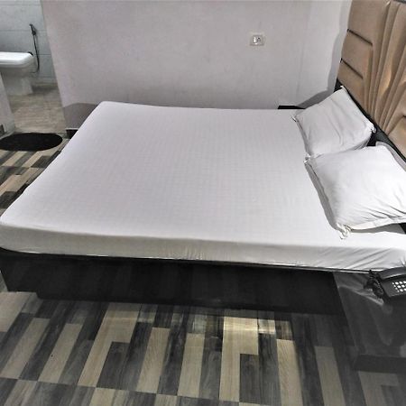 Hotel Kwality New Delhi Ngoại thất bức ảnh