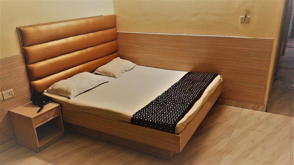 Hotel Kwality New Delhi Ngoại thất bức ảnh