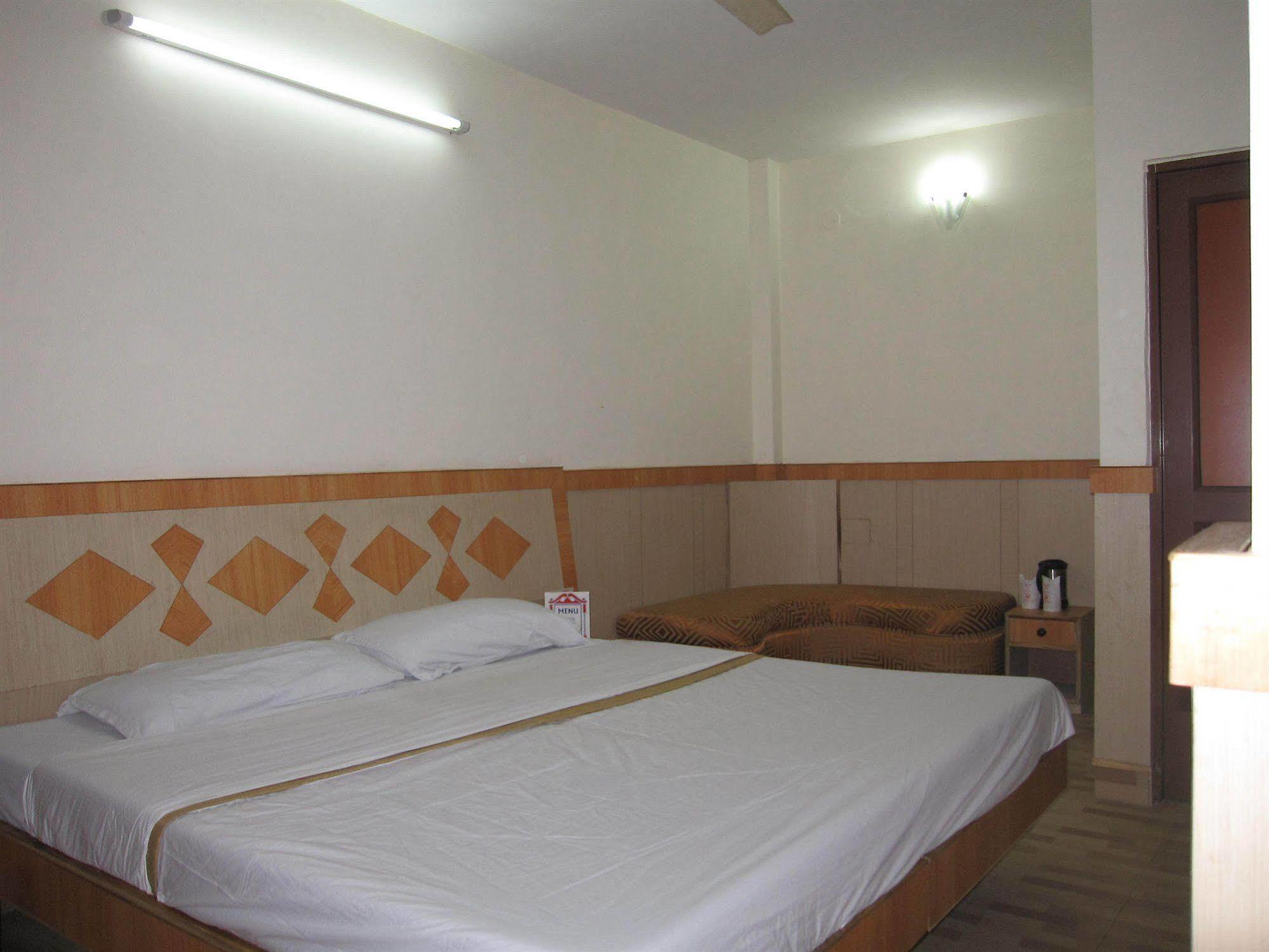 Hotel Kwality New Delhi Ngoại thất bức ảnh