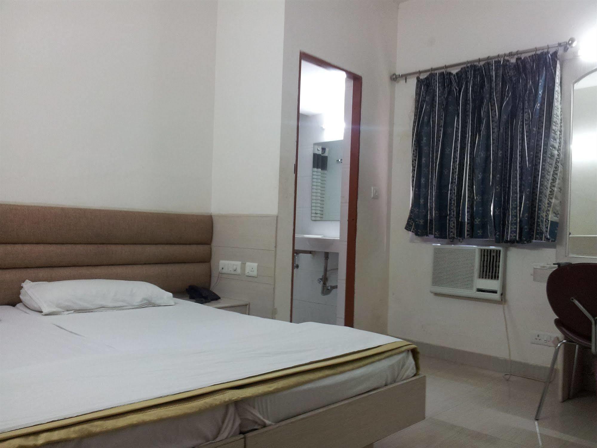 Hotel Kwality New Delhi Ngoại thất bức ảnh