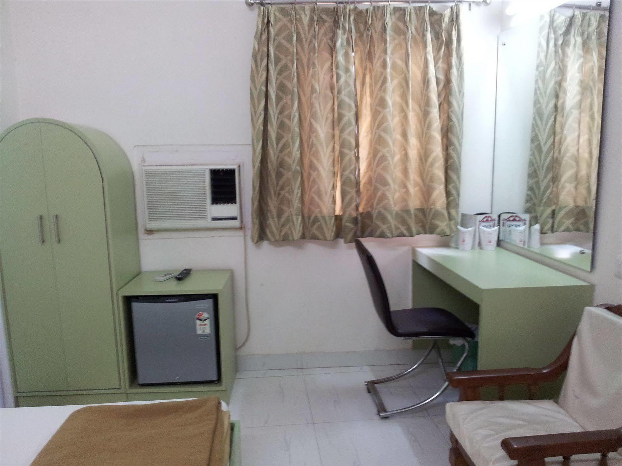 Hotel Kwality New Delhi Ngoại thất bức ảnh