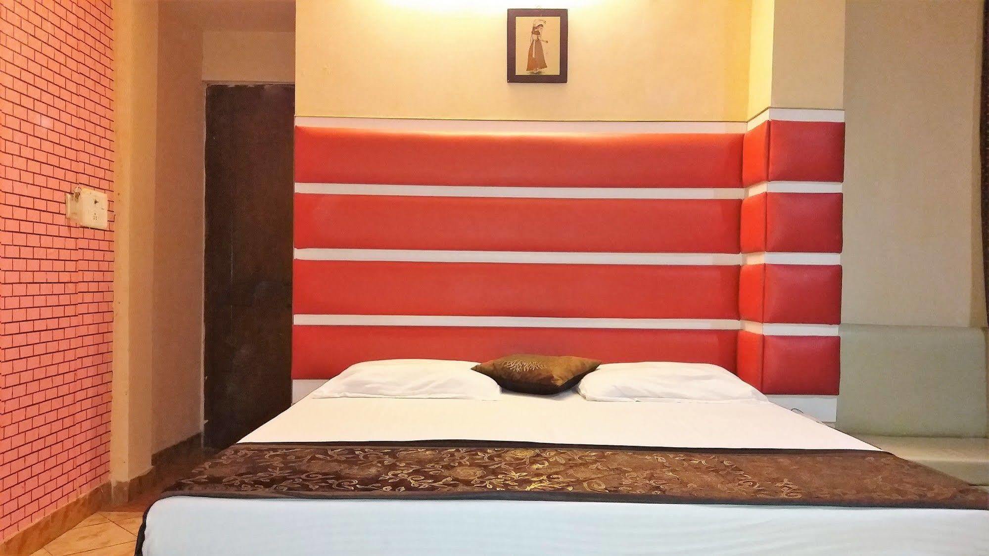Hotel Kwality New Delhi Ngoại thất bức ảnh