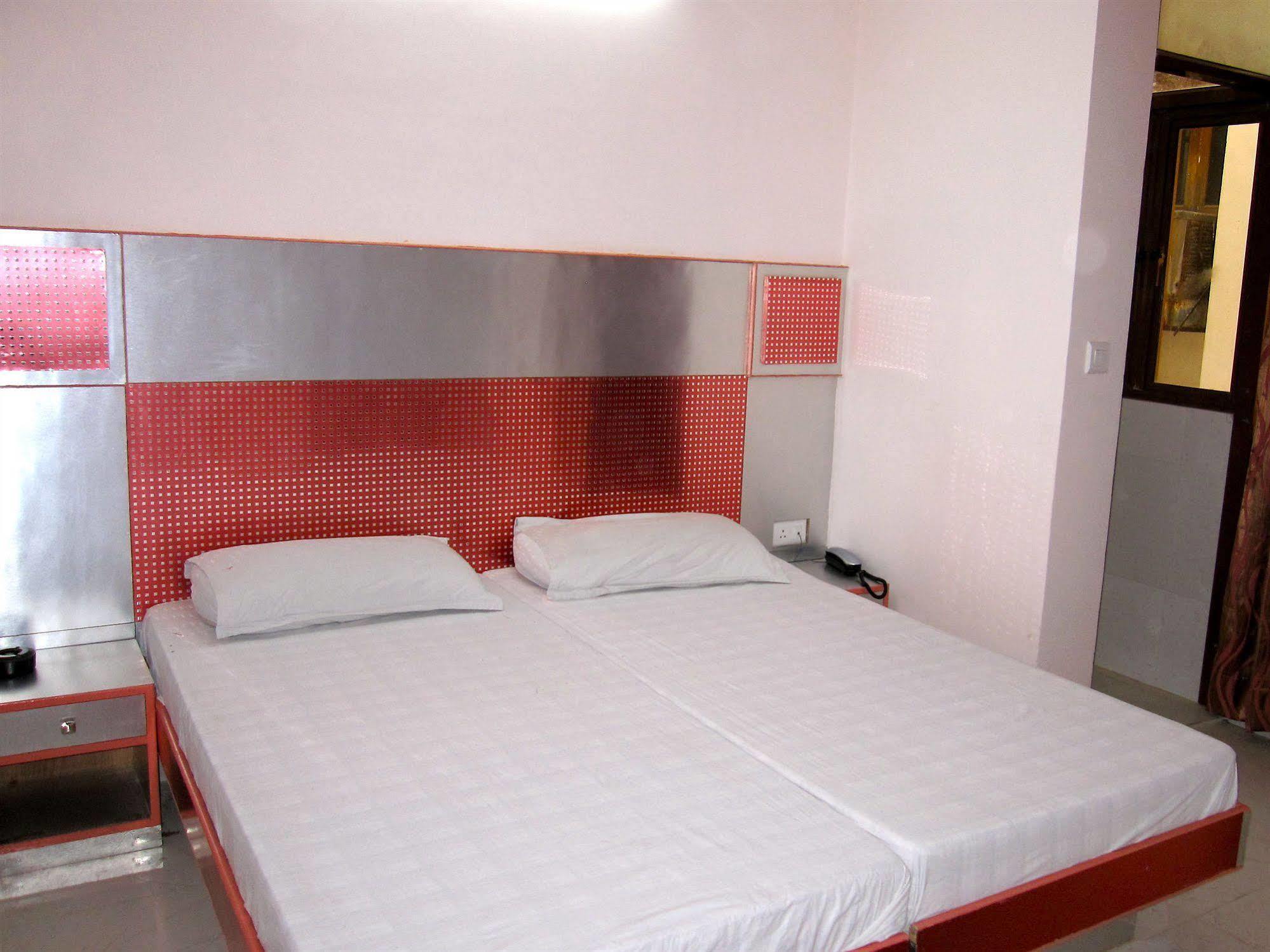 Hotel Kwality New Delhi Ngoại thất bức ảnh