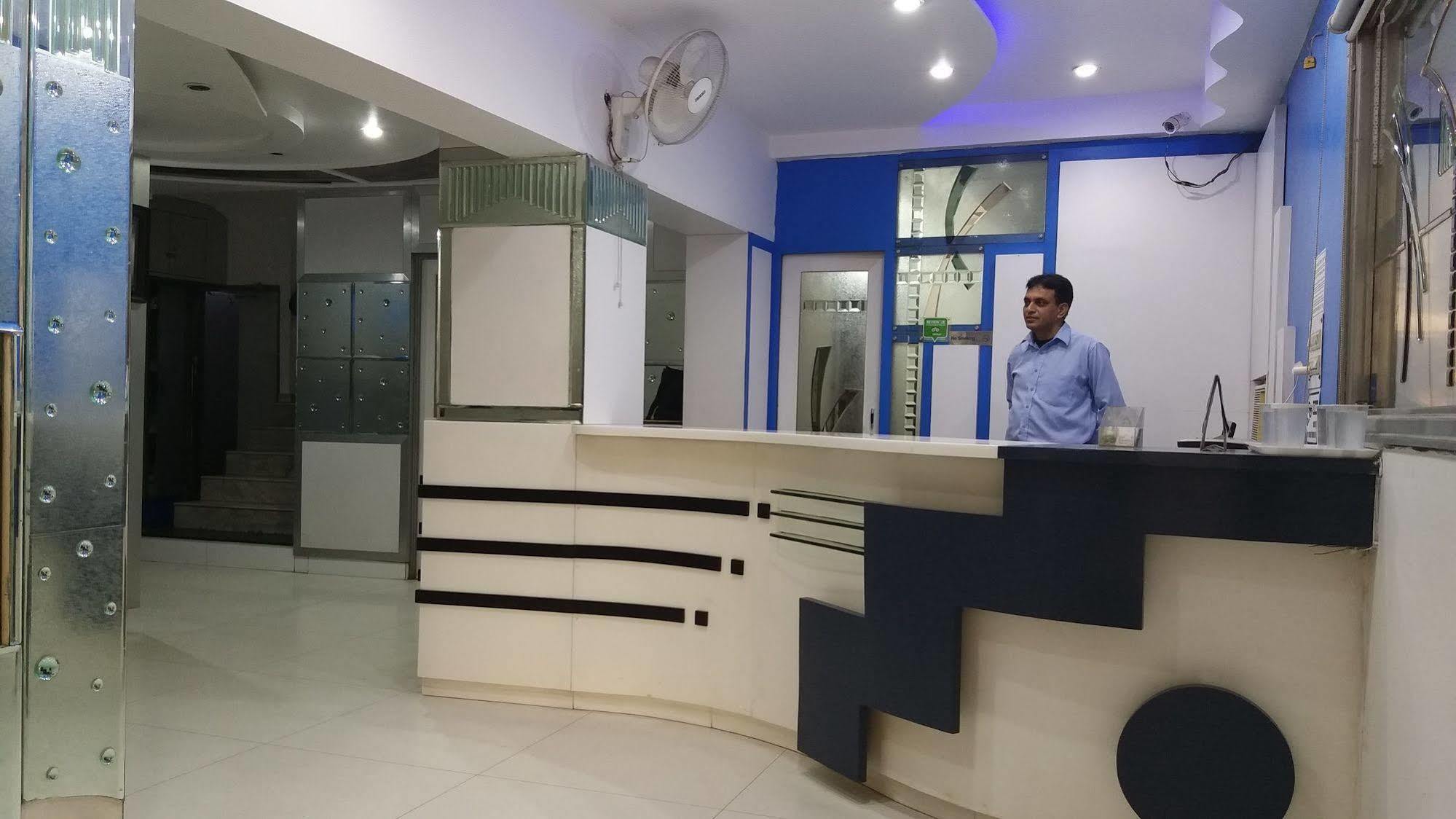 Hotel Kwality New Delhi Ngoại thất bức ảnh