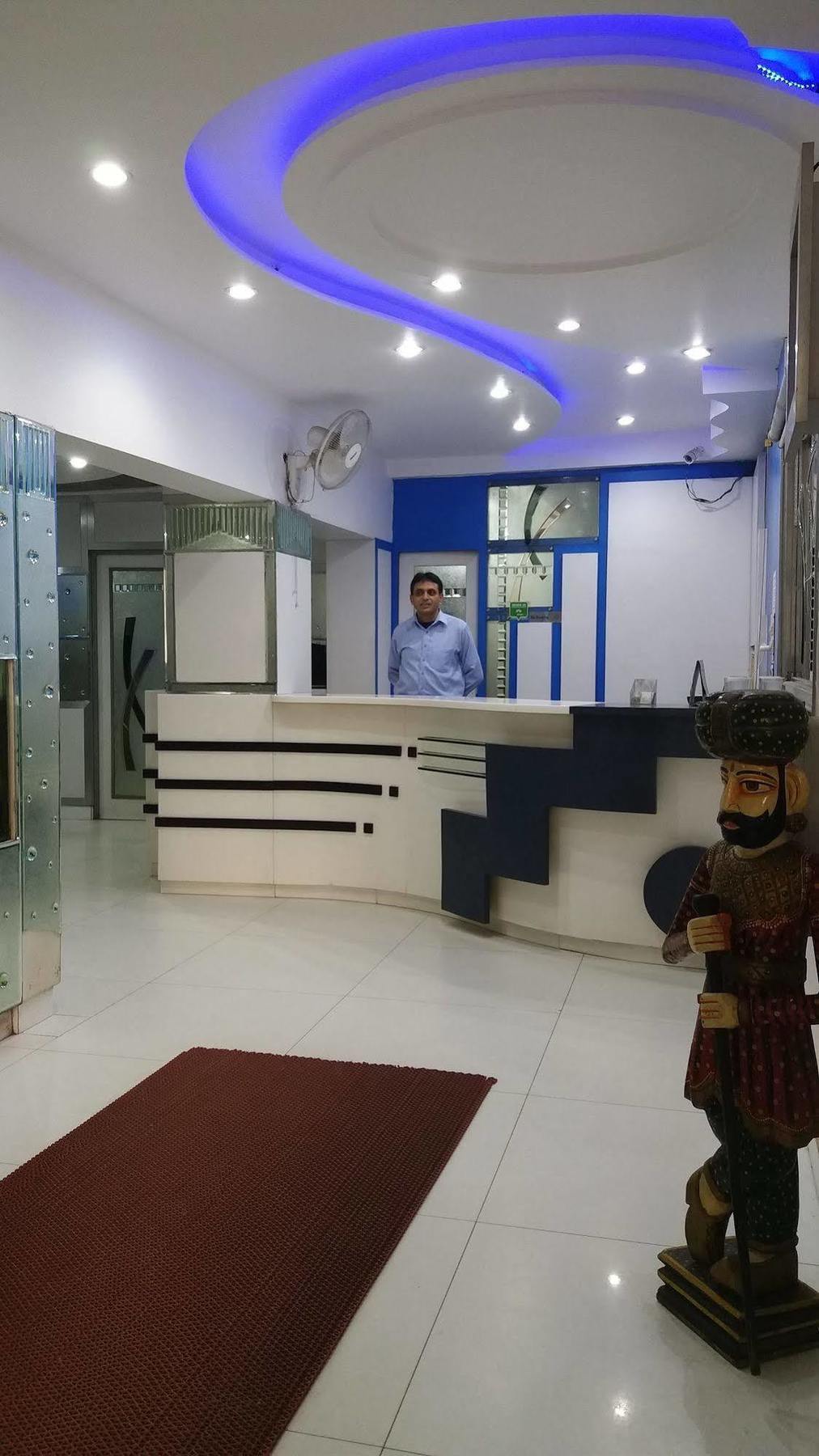 Hotel Kwality New Delhi Ngoại thất bức ảnh
