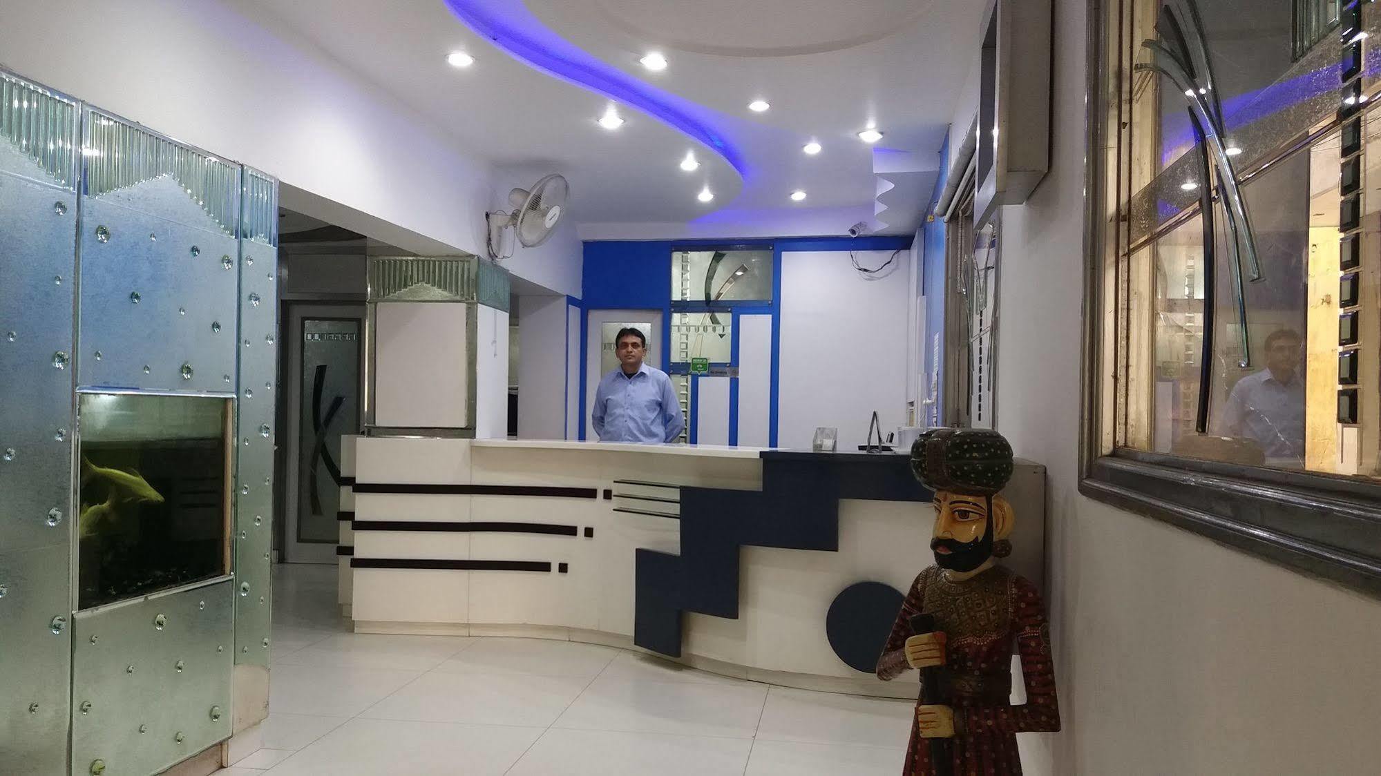 Hotel Kwality New Delhi Ngoại thất bức ảnh