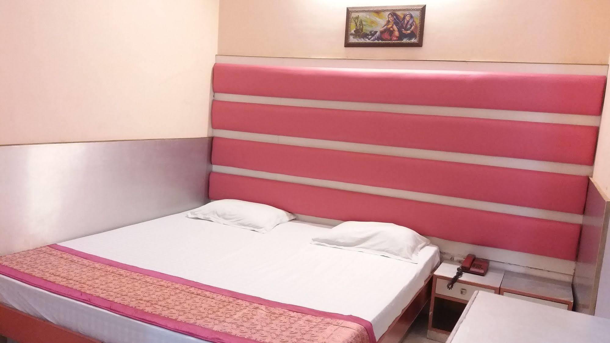 Hotel Kwality New Delhi Ngoại thất bức ảnh