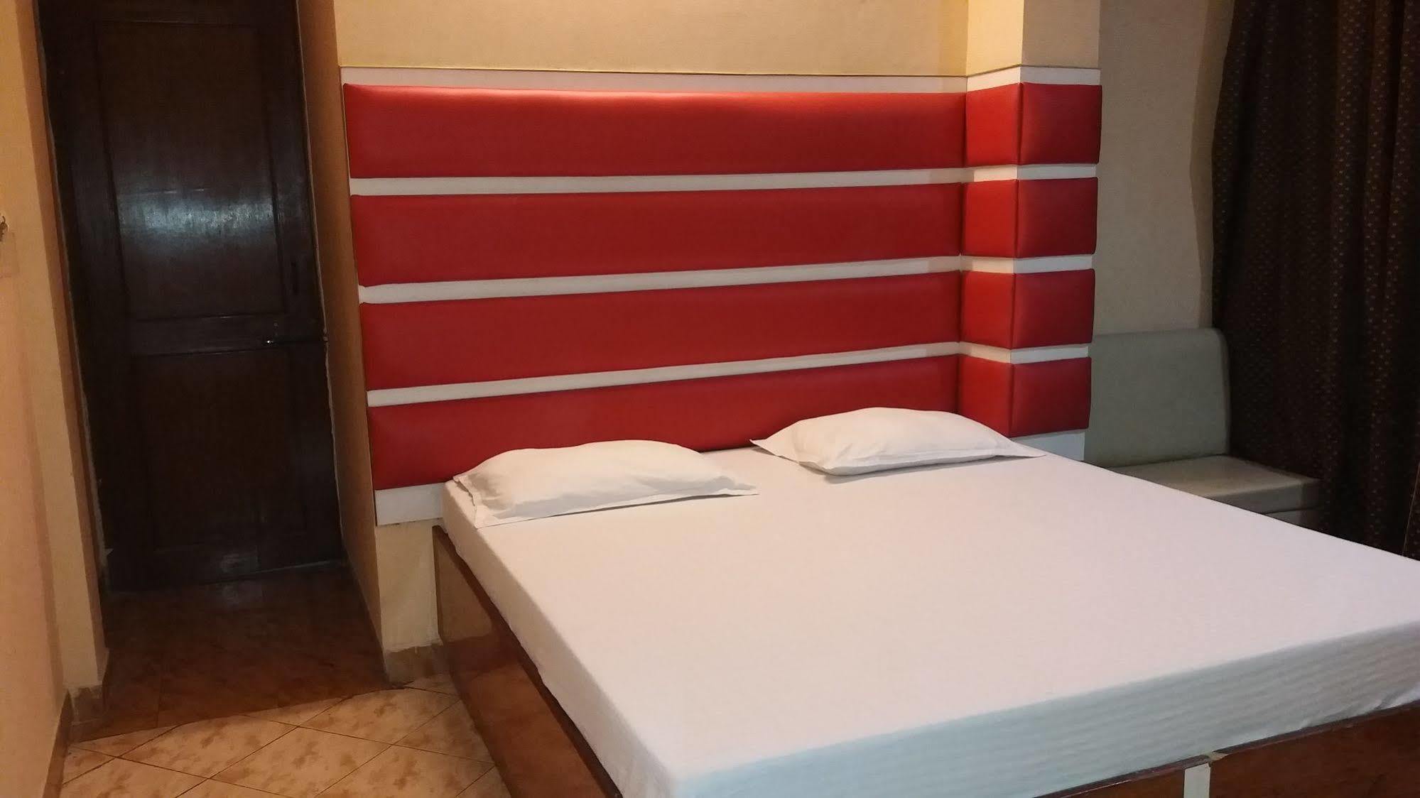 Hotel Kwality New Delhi Ngoại thất bức ảnh
