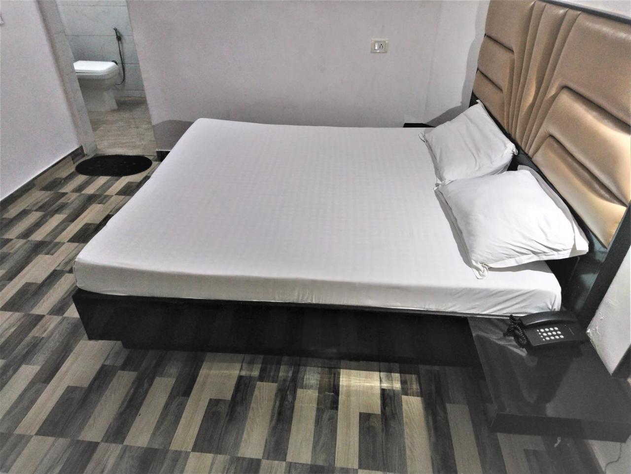 Hotel Kwality New Delhi Ngoại thất bức ảnh